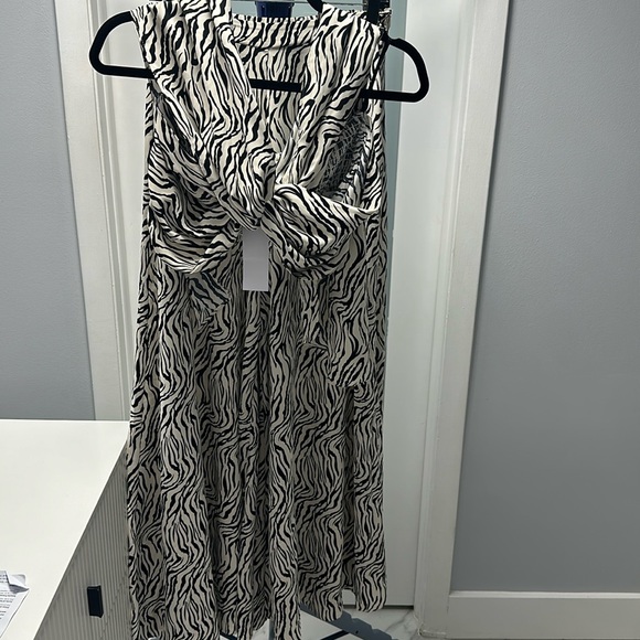 Aakaa palazzo set in size medium (M) - zebra print - Picture 1 of 4